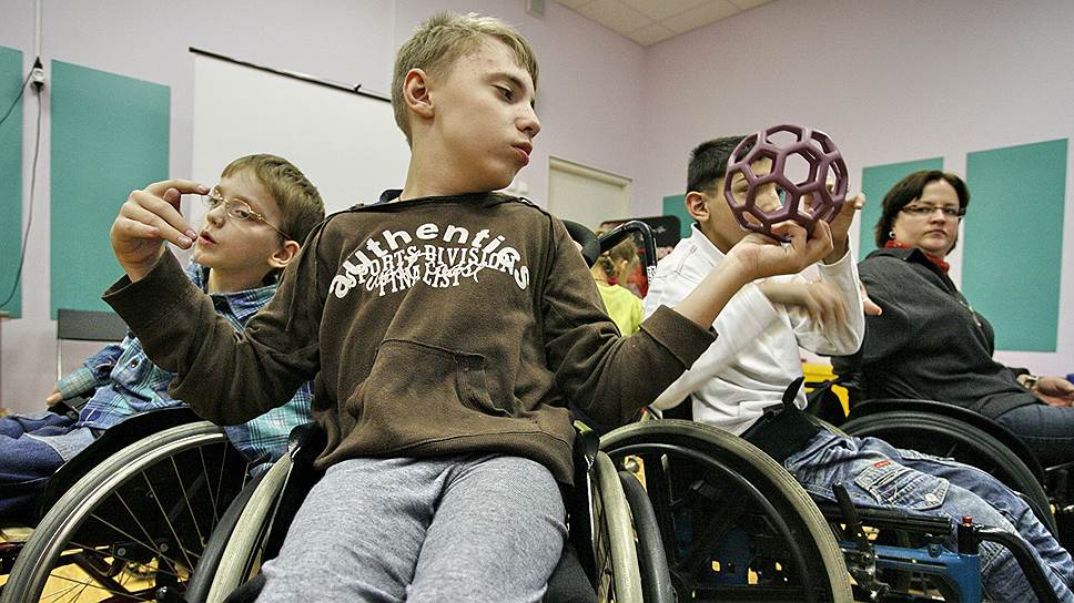 Дети-колясочники доказали, что вполне могут учиться в обычных школах 
